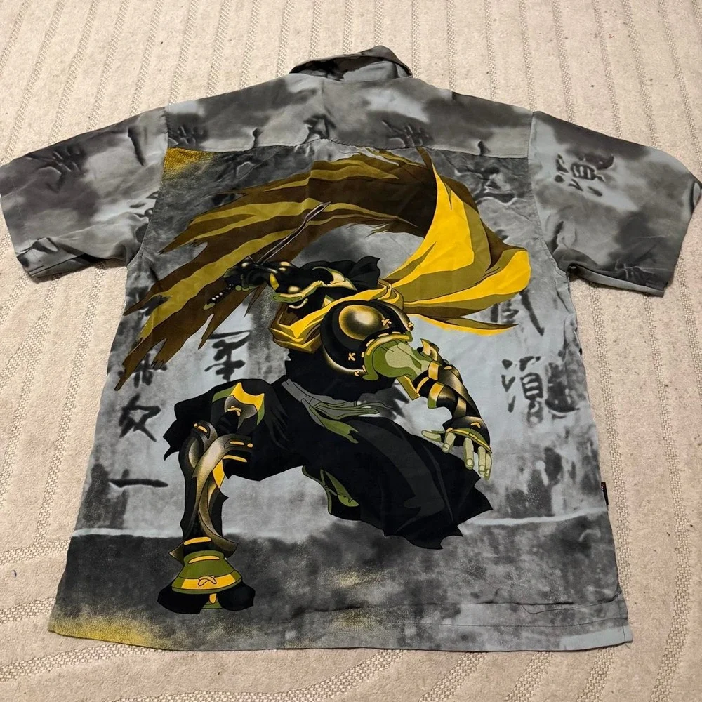 VTG Y2K armored warrior graphic shirt size xl Streetwear skater anime manga